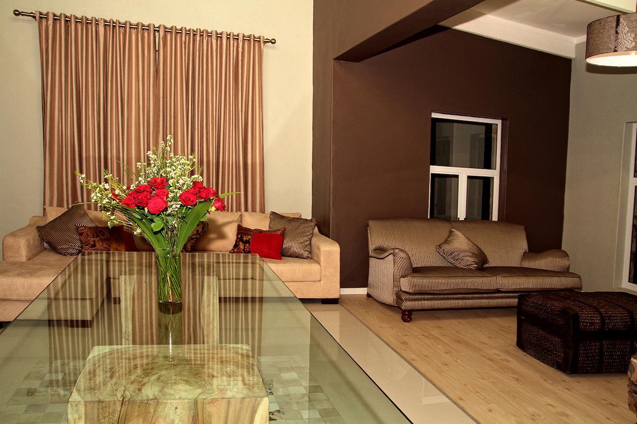 Village Boutique Hotel Otjiwarongo Exterior photo