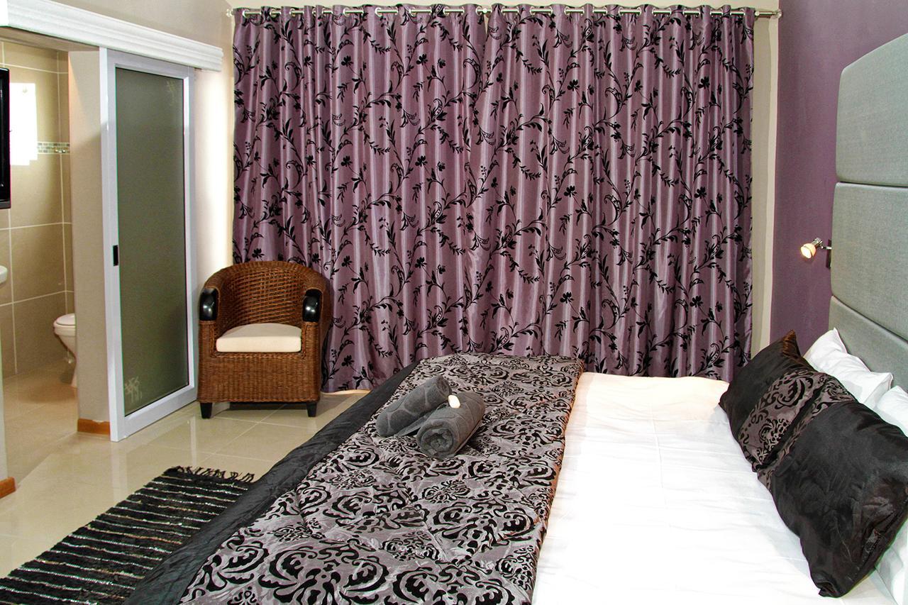 Village Boutique Hotel Otjiwarongo Exterior photo