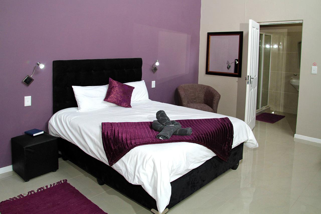 Village Boutique Hotel Otjiwarongo Exterior photo