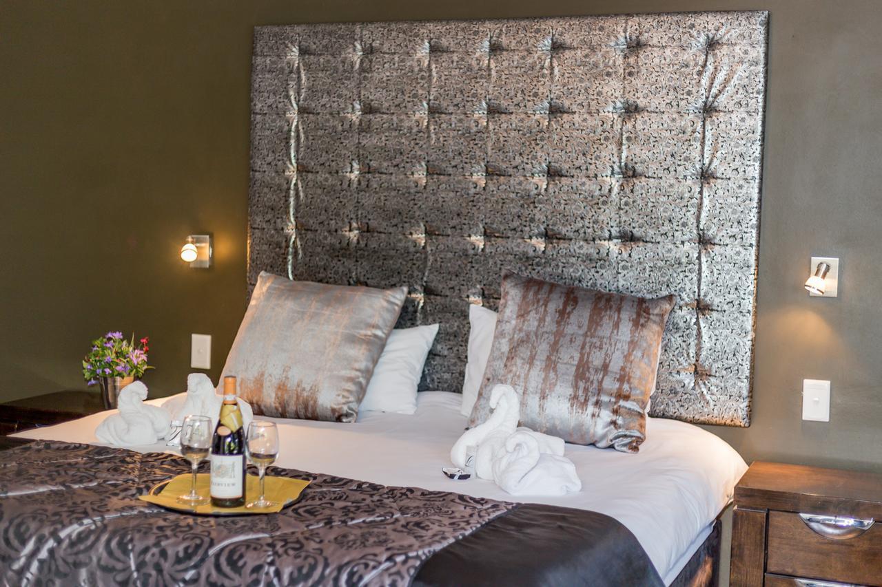 Village Boutique Hotel Otjiwarongo Exterior photo