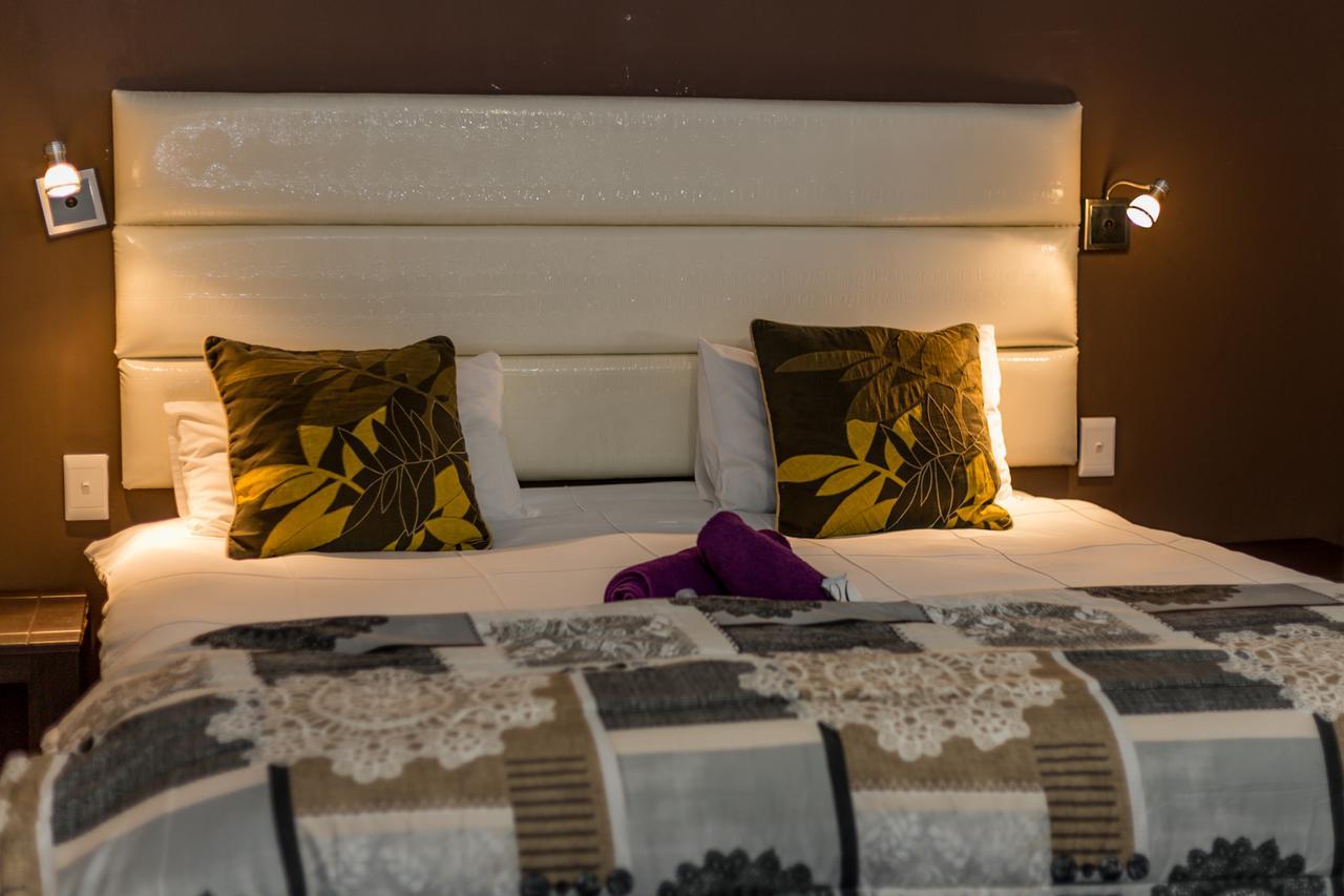 Village Boutique Hotel Otjiwarongo Exterior photo