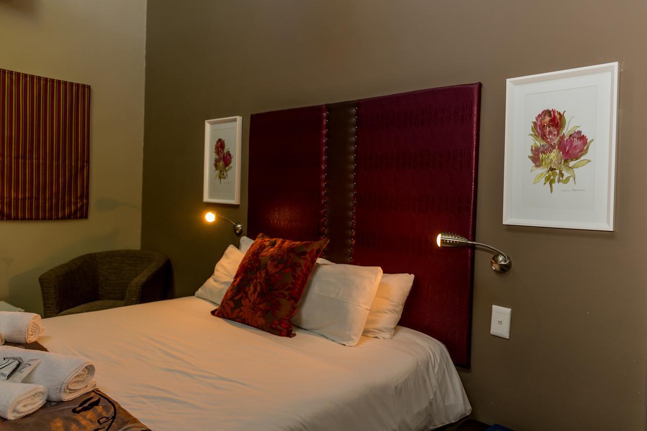Village Boutique Hotel Otjiwarongo Exterior photo