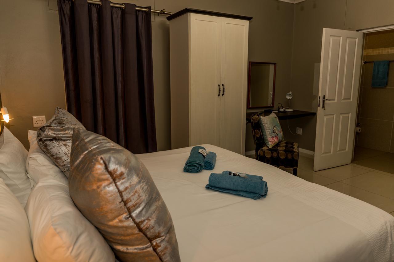 Village Boutique Hotel Otjiwarongo Exterior photo