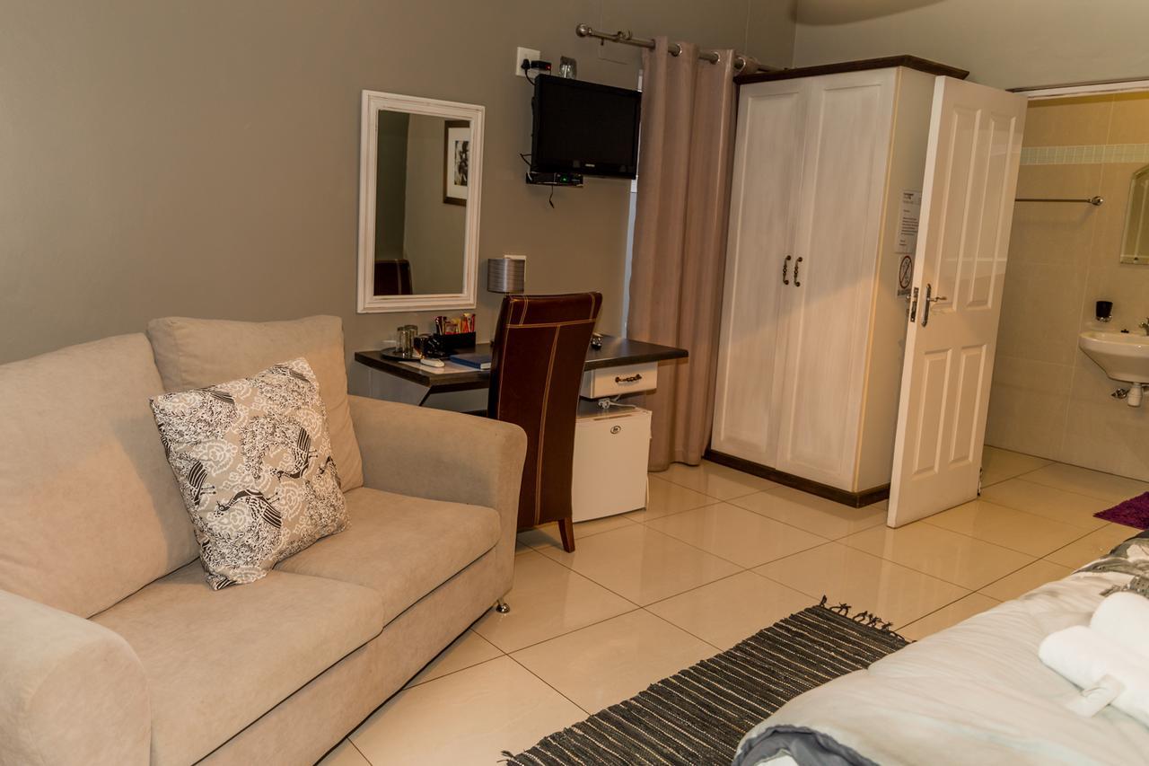 Village Boutique Hotel Otjiwarongo Exterior photo