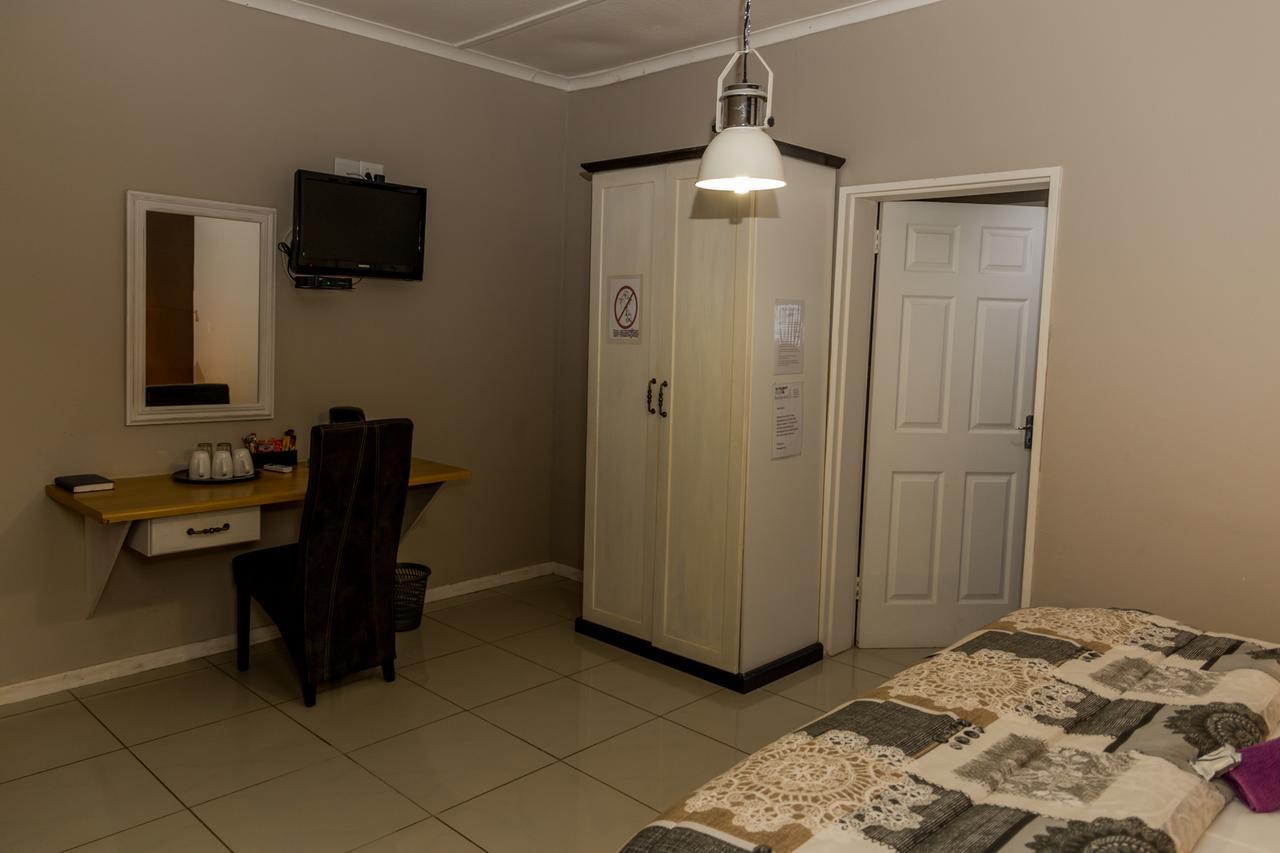 Village Boutique Hotel Otjiwarongo Exterior photo